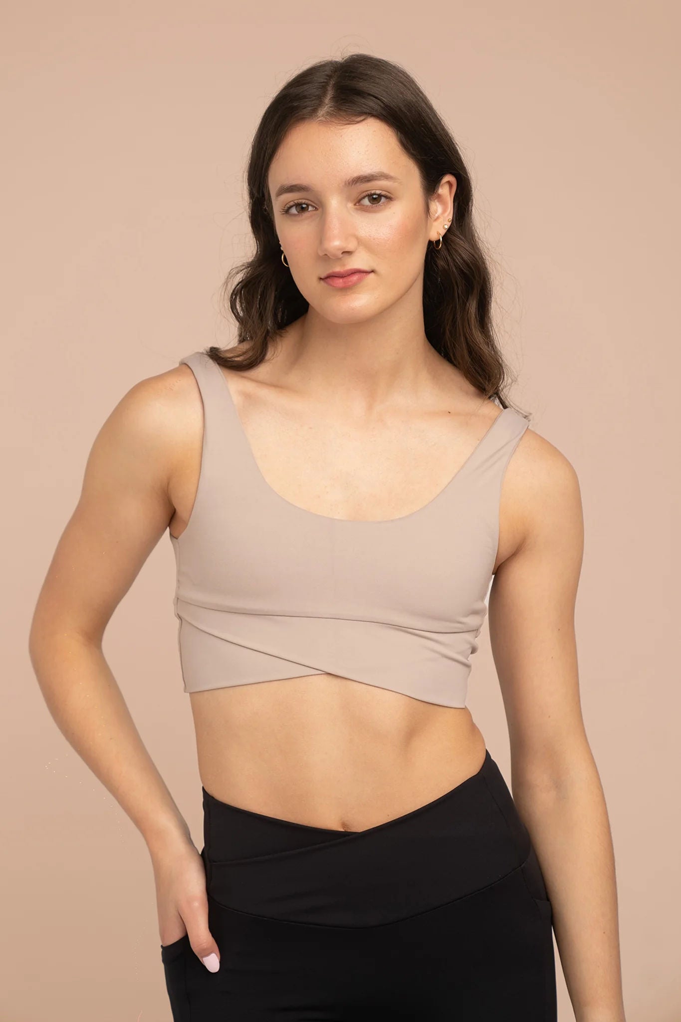 Ava Crossover / V Back Bra - Almond
